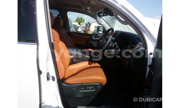 Acheter Import Voiture Lexus LX Blanc à Import - Dubai, Namibie Acheter Import Voiture Lexus LX Blanc à Import - Dubai, Namibie