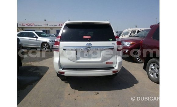 Acheter Import Voiture Toyota Prado Blanc à Import - Dubai, Namibie Acheter Import Voiture Toyota Prado Blanc à Import - Dubai, Namibie