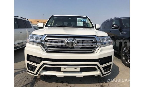 Acheter Import Voiture Toyota Land Cruiser Blanc à Import - Dubai, Namibie Acheter Import Voiture Toyota Land Cruiser Blanc à Import - Dubai, Namibie
