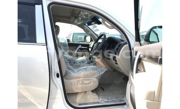 Acheter Import Voiture Toyota Land Cruiser Blanc à Import - Dubai, Namibie Acheter Import Voiture Toyota Land Cruiser Blanc à Import - Dubai, Namibie