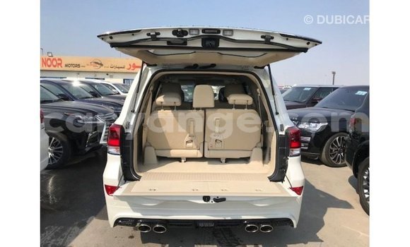 Acheter Import Voiture Toyota Land Cruiser Blanc à Import - Dubai, Namibie Acheter Import Voiture Toyota Land Cruiser Blanc à Import - Dubai, Namibie