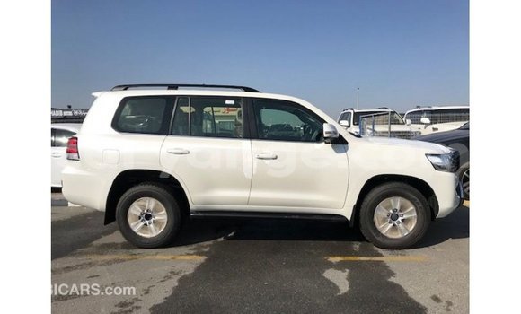 Acheter Import Voiture Toyota Land Cruiser Blanc à Import - Dubai, Namibie Acheter Import Voiture Toyota Land Cruiser Blanc à Import - Dubai, Namibie