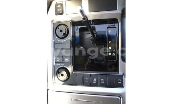 Acheter Import Voiture Toyota Land Cruiser Blanc à Import - Dubai, Namibie Acheter Import Voiture Toyota Land Cruiser Blanc à Import - Dubai, Namibie