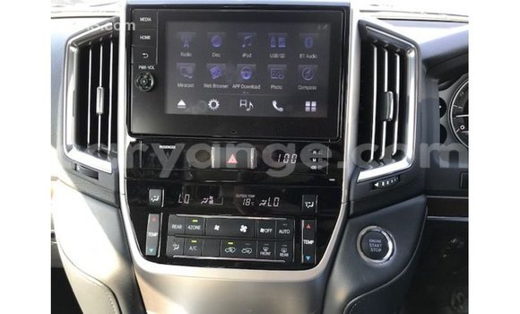 Acheter Import Voiture Toyota Land Cruiser Blanc à Import - Dubai, Namibie Acheter Import Voiture Toyota Land Cruiser Blanc à Import - Dubai, Namibie