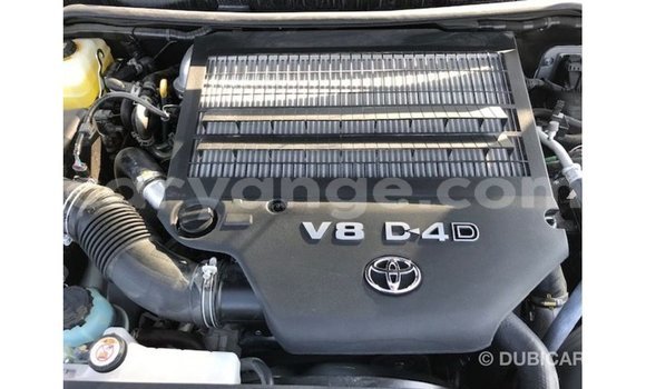 Acheter Import Voiture Toyota Land Cruiser Blanc à Import - Dubai, Namibie Acheter Import Voiture Toyota Land Cruiser Blanc à Import - Dubai, Namibie