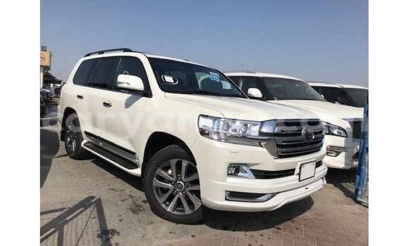 Acheter Import Voiture Toyota Land Cruiser Blanc à Import - Dubai, Namibie Acheter Import Voiture Toyota Land Cruiser Blanc à Import - Dubai, Namibie