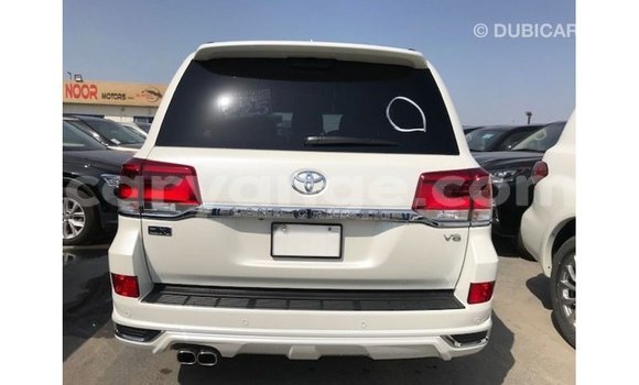 Acheter Import Voiture Toyota Land Cruiser Blanc à Import - Dubai, Namibie Acheter Import Voiture Toyota Land Cruiser Blanc à Import - Dubai, Namibie