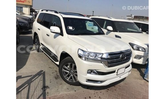 Acheter Import Voiture Toyota Land Cruiser Blanc à Import - Dubai, Namibie Acheter Import Voiture Toyota Land Cruiser Blanc à Import - Dubai, Namibie