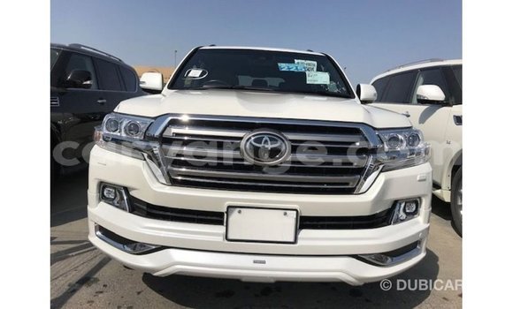 Acheter Import Voiture Toyota Land Cruiser Blanc à Import - Dubai, Namibie Acheter Import Voiture Toyota Land Cruiser Blanc à Import - Dubai, Namibie