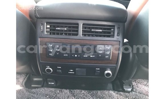 Acheter Import Voiture Toyota Land Cruiser Blanc à Import - Dubai, Namibie Acheter Import Voiture Toyota Land Cruiser Blanc à Import - Dubai, Namibie