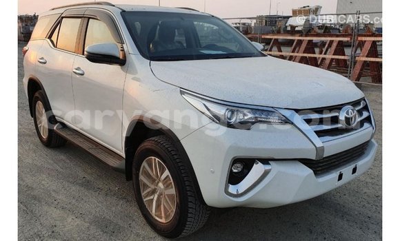 Acheter Import Voiture Toyota Fortuner Blanc à Import - Dubai, Namibie Acheter Import Voiture Toyota Fortuner Blanc à Import - Dubai, Namibie