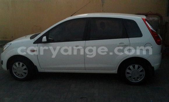 Buy Used Ford Club Wagon White Car in Windhoek in Namibia