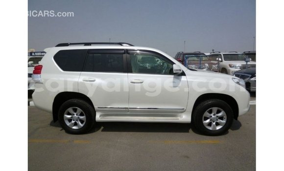 Acheter Import Voiture Toyota Prado Blanc à Import - Dubai, Namibie Acheter Import Voiture Toyota Prado Blanc à Import - Dubai, Namibie