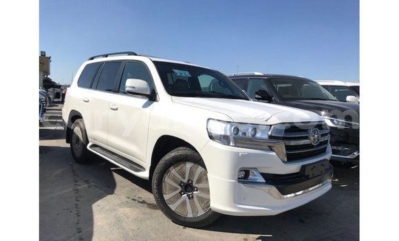 Acheter Import Voiture Toyota Land Cruiser Blanc à Import - Dubai, Namibie Acheter Import Voiture Toyota Land Cruiser Blanc à Import - Dubai, Namibie