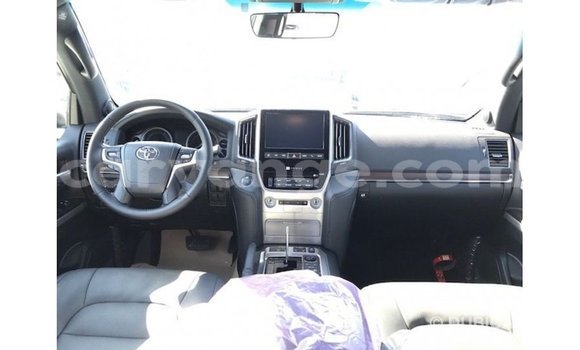 Acheter Import Voiture Toyota Land Cruiser Blanc à Import - Dubai, Namibie Acheter Import Voiture Toyota Land Cruiser Blanc à Import - Dubai, Namibie