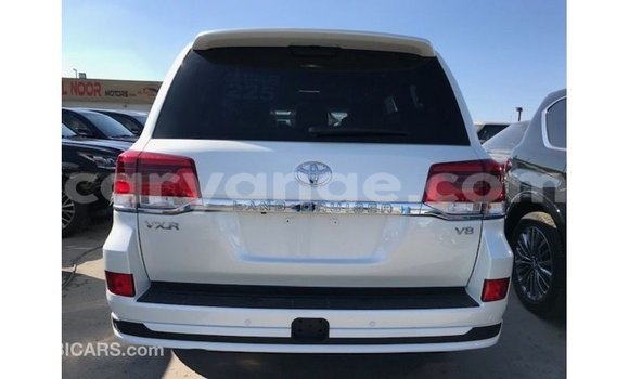 Acheter Import Voiture Toyota Land Cruiser Blanc à Import - Dubai, Namibie Acheter Import Voiture Toyota Land Cruiser Blanc à Import - Dubai, Namibie