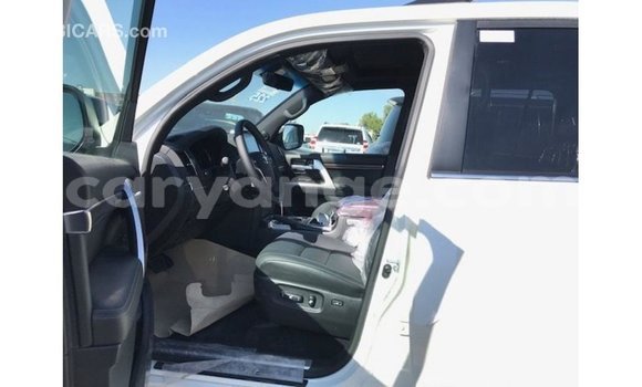 Acheter Import Voiture Toyota Land Cruiser Blanc à Import - Dubai, Namibie Acheter Import Voiture Toyota Land Cruiser Blanc à Import - Dubai, Namibie