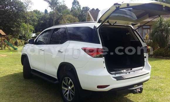 Buy Used Toyota Fortuner White Car in Windhoek in Namibia Buy Used Toyota Fortuner White Car in Windhoek in Namibia