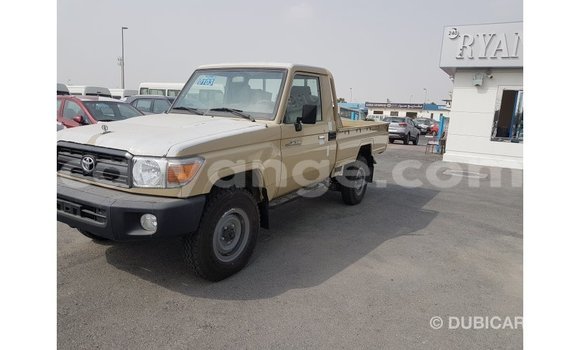 Acheter Import Voiture Toyota Land Cruiser Beige à Import - Dubai, Namibie Acheter Import Voiture Toyota Land Cruiser Beige à Import - Dubai, Namibie
