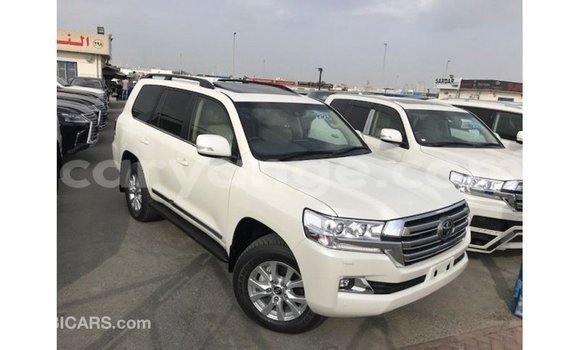 Acheter Import Voiture Toyota Land Cruiser Blanc à Import - Dubai, Namibie Acheter Import Voiture Toyota Land Cruiser Blanc à Import - Dubai, Namibie