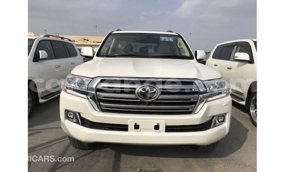 Acheter Import Voiture Toyota Land Cruiser Blanc à Import - Dubai, Namibie Acheter Import Voiture Toyota Land Cruiser Blanc à Import - Dubai, Namibie