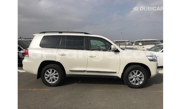 Acheter Import Voiture Toyota Land Cruiser Blanc à Import - Dubai, Namibie Acheter Import Voiture Toyota Land Cruiser Blanc à Import - Dubai, Namibie