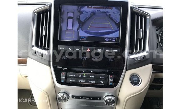 Acheter Import Voiture Toyota Land Cruiser Blanc à Import - Dubai, Namibie Acheter Import Voiture Toyota Land Cruiser Blanc à Import - Dubai, Namibie