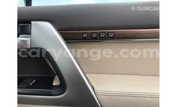 Acheter Import Voiture Toyota Land Cruiser Blanc à Import - Dubai, Namibie Acheter Import Voiture Toyota Land Cruiser Blanc à Import - Dubai, Namibie