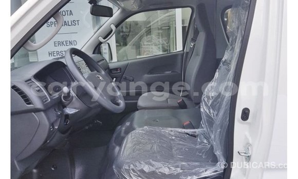 Acheter Import Voiture Toyota 4Runner Blanc à Import - Dubai, Namibie Acheter Import Voiture Toyota 4Runner Blanc à Import - Dubai, Namibie