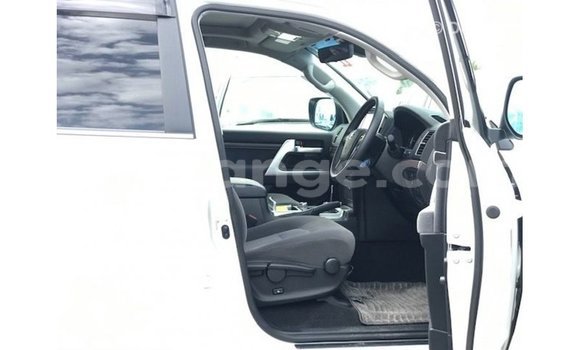 Acheter Import Voiture Toyota Land Cruiser Blanc à Import - Dubai, Namibie Acheter Import Voiture Toyota Land Cruiser Blanc à Import - Dubai, Namibie