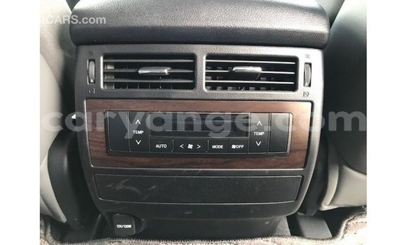 Acheter Import Voiture Toyota Land Cruiser Blanc à Import - Dubai, Namibie Acheter Import Voiture Toyota Land Cruiser Blanc à Import - Dubai, Namibie