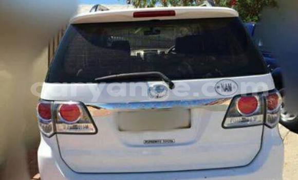 Acheter Occasion Voiture Toyota Fortuner Blanc à Windhoek, Namibie Acheter Occasion Voiture Toyota Fortuner Blanc à Windhoek, Namibie
