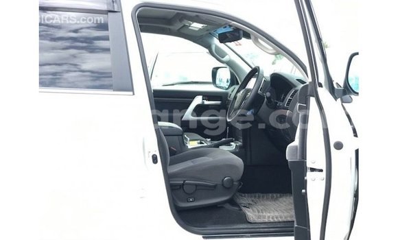 Acheter Import Voiture Toyota Land Cruiser Blanc à Import - Dubai, Namibie Acheter Import Voiture Toyota Land Cruiser Blanc à Import - Dubai, Namibie