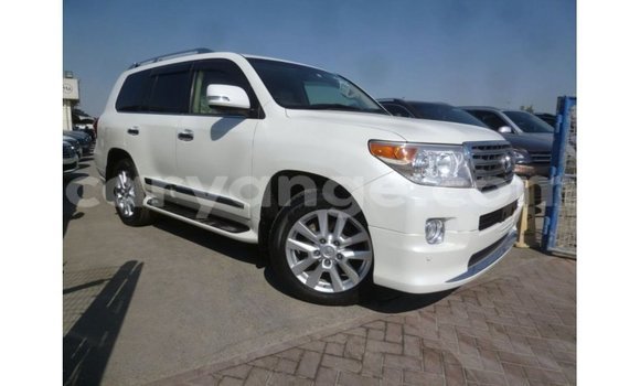 Acheter Import Voiture Toyota Land Cruiser Blanc à Import - Dubai, Namibie Acheter Import Voiture Toyota Land Cruiser Blanc à Import - Dubai, Namibie