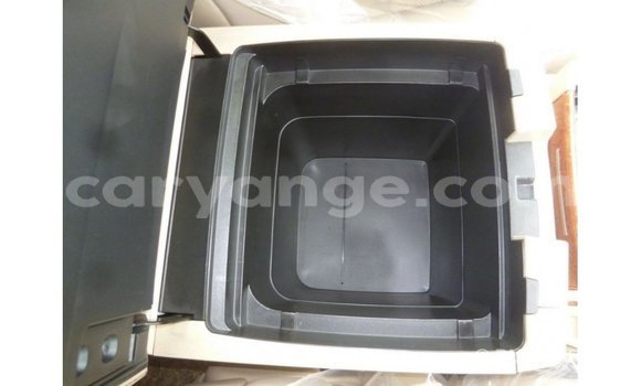 Acheter Import Voiture Toyota Land Cruiser Blanc à Import - Dubai, Namibie Acheter Import Voiture Toyota Land Cruiser Blanc à Import - Dubai, Namibie