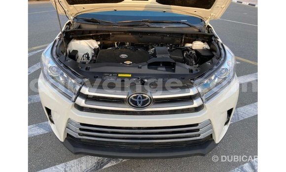 Acheter Import Voiture Toyota Highlander Blanc à Import - Dubai, Namibie Acheter Import Voiture Toyota Highlander Blanc à Import - Dubai, Namibie