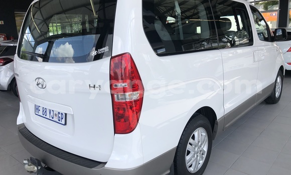 Buy Used Hyundai H1 White Car in Grootfontein in Namibia Buy Used Hyundai H1 White Car in Grootfontein in Namibia