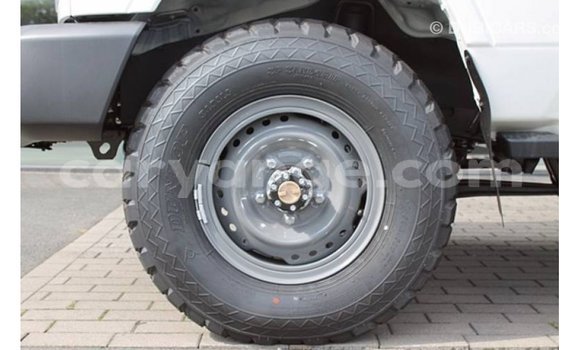 Acheter Import Voiture Toyota Land Cruiser Blanc à Import - Dubai, Namibie Acheter Import Voiture Toyota Land Cruiser Blanc à Import - Dubai, Namibie