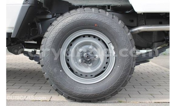 Acheter Import Voiture Toyota Land Cruiser Blanc à Import - Dubai, Namibie Acheter Import Voiture Toyota Land Cruiser Blanc à Import - Dubai, Namibie