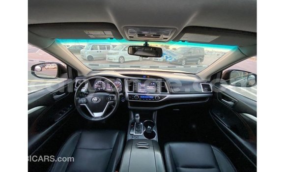 Acheter Import Voiture Toyota Highlander Noir à Import - Dubai, Namibie Acheter Import Voiture Toyota Highlander Noir à Import - Dubai, Namibie