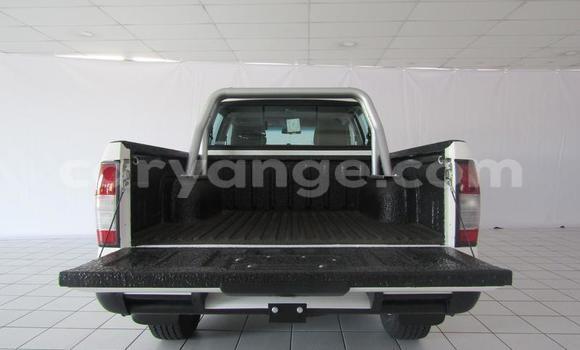 Buy Used Nissan NP 300 White Car in Windhoek in Namibia Buy Used Nissan NP 300 White Car in Windhoek in Namibia