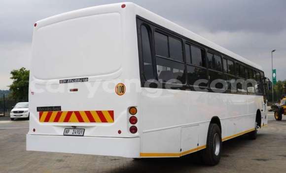 Acheter Occasion Voiture Mercedes-Benz 200 Blanc à Karasburg, Karas Acheter Occasion Voiture Mercedes-Benz 200 Blanc à Karasburg, Karas