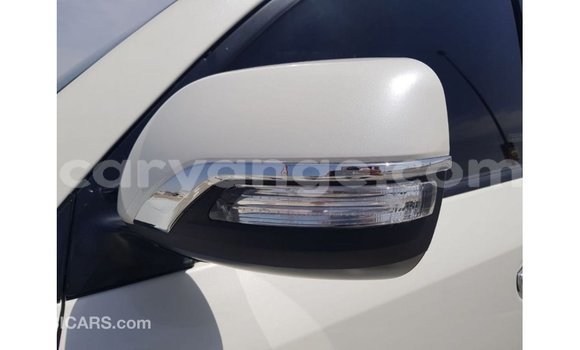 Acheter Import Voiture Toyota Land Cruiser Blanc à Import - Dubai, Namibie Acheter Import Voiture Toyota Land Cruiser Blanc à Import - Dubai, Namibie