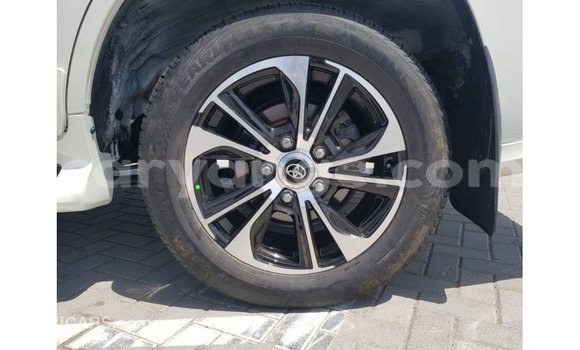 Acheter Import Voiture Toyota Land Cruiser Blanc à Import - Dubai, Namibie Acheter Import Voiture Toyota Land Cruiser Blanc à Import - Dubai, Namibie