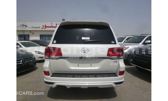 Acheter Import Voiture Toyota Land Cruiser Blanc à Import - Dubai, Namibie Acheter Import Voiture Toyota Land Cruiser Blanc à Import - Dubai, Namibie
