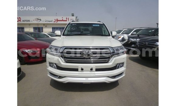 Acheter Import Voiture Toyota Land Cruiser Blanc à Import - Dubai, Namibie Acheter Import Voiture Toyota Land Cruiser Blanc à Import - Dubai, Namibie