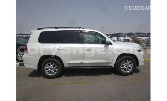 Acheter Import Voiture Toyota Land Cruiser Blanc à Import - Dubai, Namibie Acheter Import Voiture Toyota Land Cruiser Blanc à Import - Dubai, Namibie
