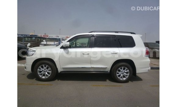 Acheter Import Voiture Toyota Land Cruiser Blanc à Import - Dubai, Namibie Acheter Import Voiture Toyota Land Cruiser Blanc à Import - Dubai, Namibie