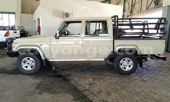 Buy Used Toyota Land Cruiser Beige Car in Grootfontein in Namibia Buy Used Toyota Land Cruiser Beige Car in Grootfontein in Namibia