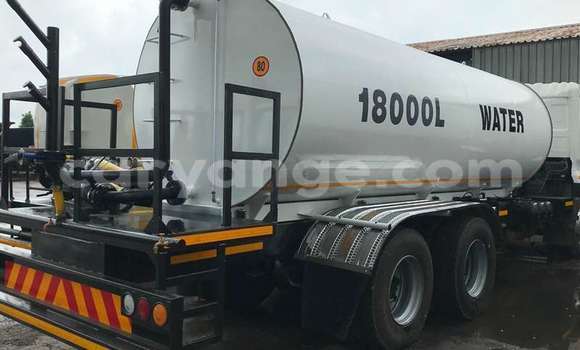 Acheter Occasion Utilitaire Nissan UD Blanc à Gobabis, Omaheke Acheter Occasion Utilitaire Nissan UD Blanc à Gobabis, Omaheke